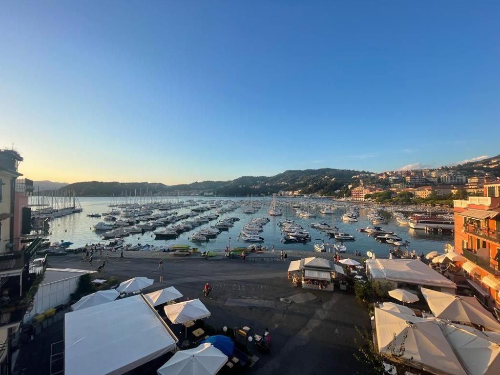 Suite Ventidue - Fronte Mare Lerici Luaran gambar